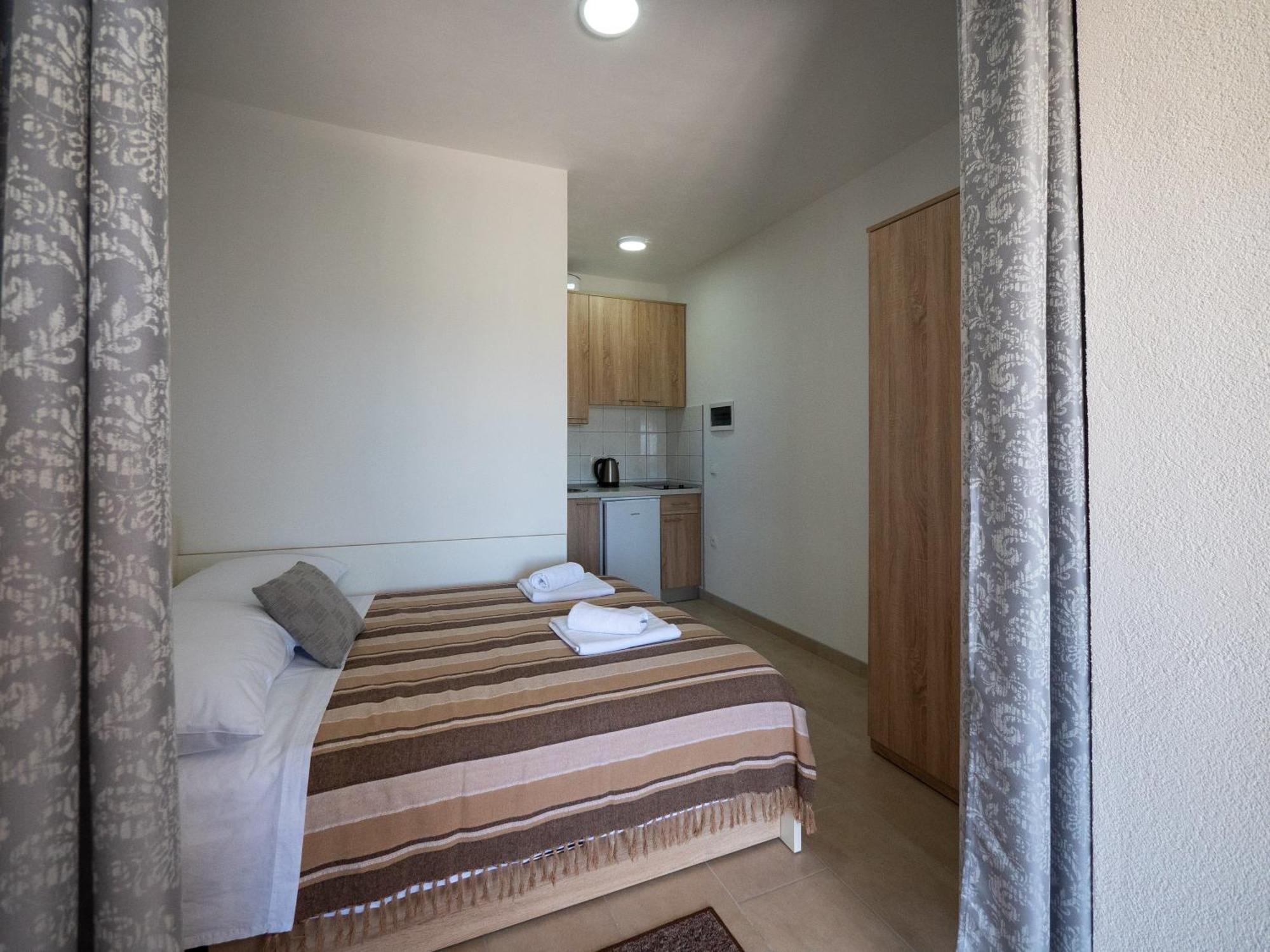Apartments Tri Mora Ražanac Zimmer foto