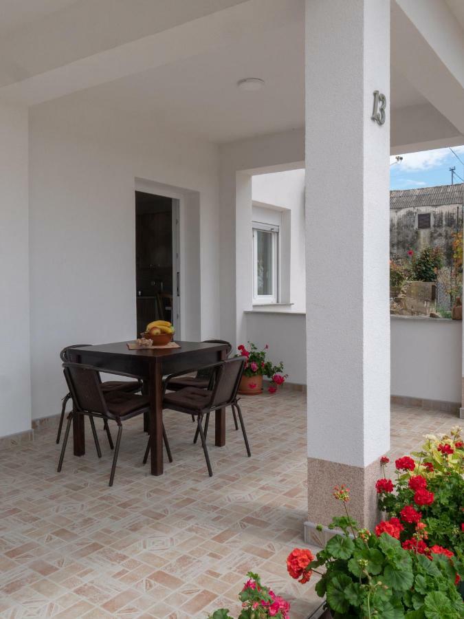 Apartments Tri Mora Ražanac Exterior foto